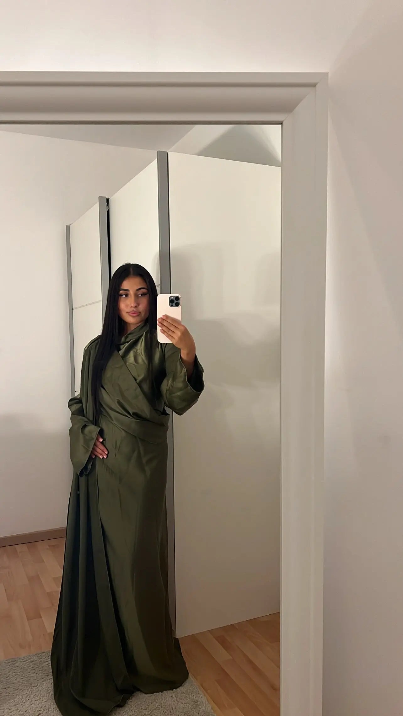 Robe Aleyna verte CM Outfit