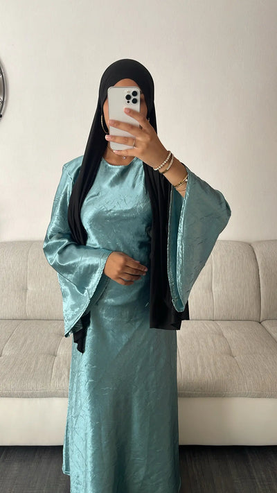 Robe Amel CM outfit