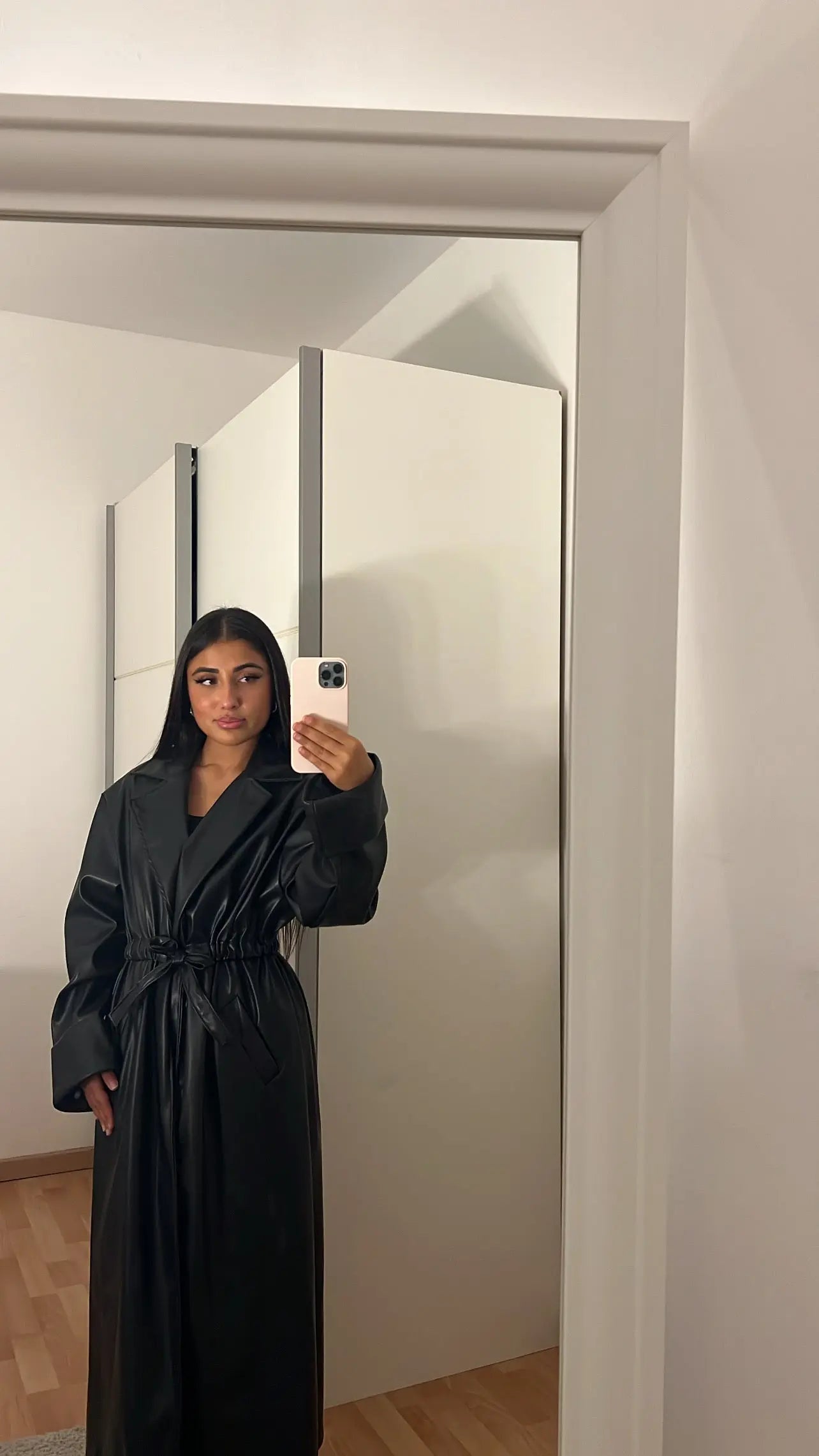 Trench en cuire ceinturé noir CM Outfit